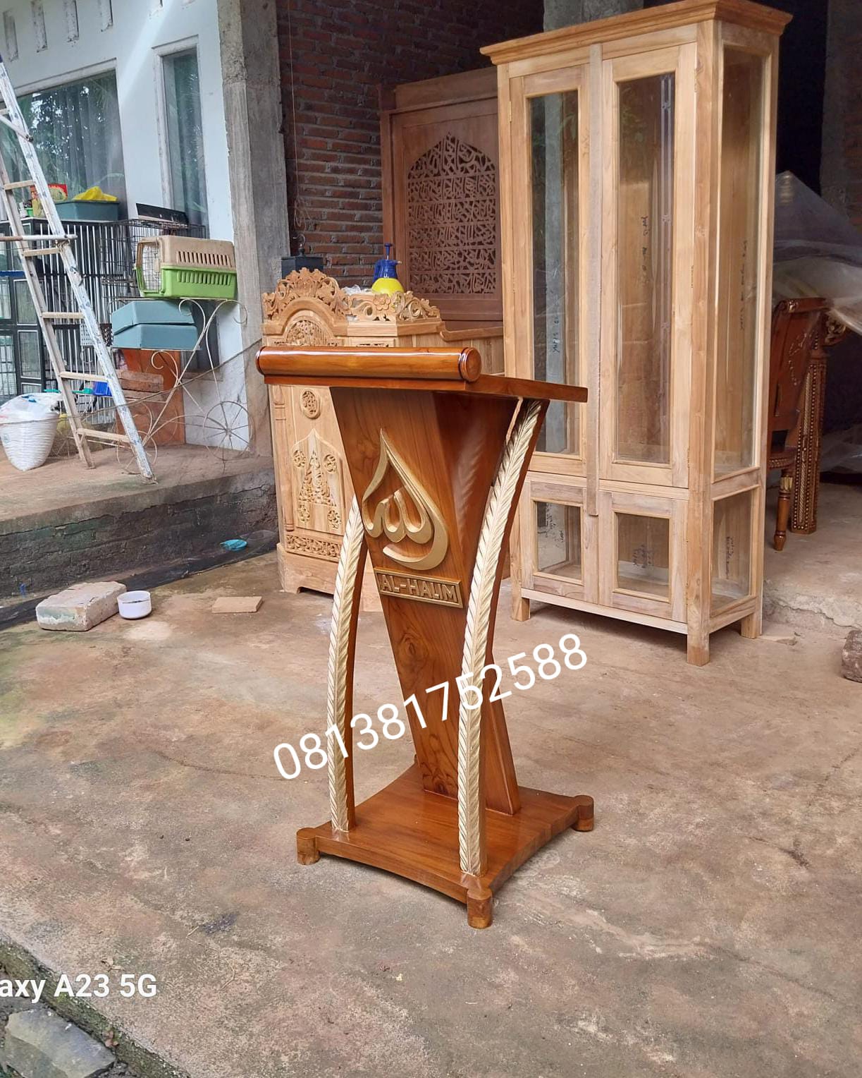 podium minimalis lengkung jati solid (1)