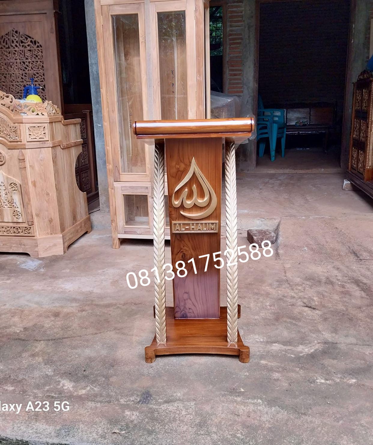 podium minimalis lengkung jati solid (1)