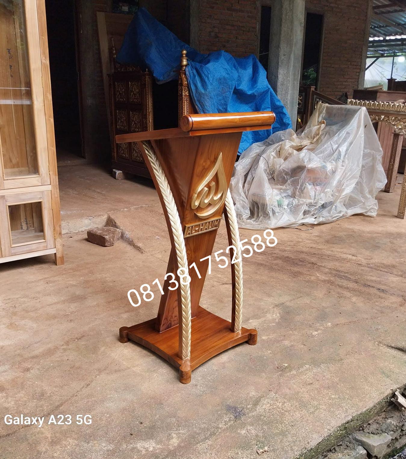 podium minimalis lengkung jati solid (1)